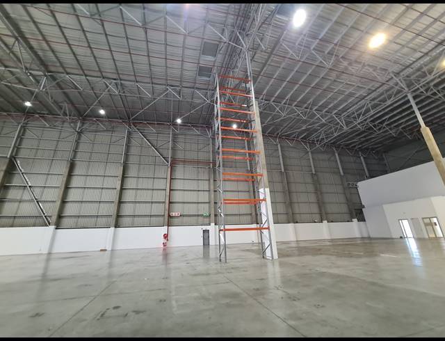 3,954M² WAREHOUSE TO LET IN HALFWAY GARDENS